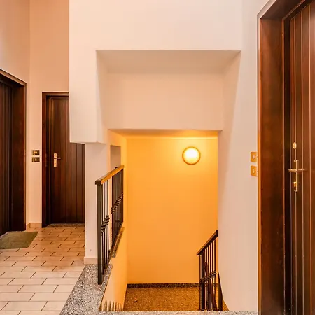 شقة Deliziosa Mansarda By Interhome